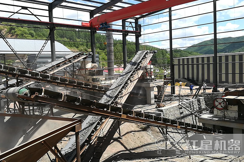 硅石破碎现场图片