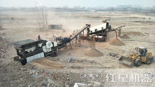 时产300吨小型移动破碎机北京作业现场实拍